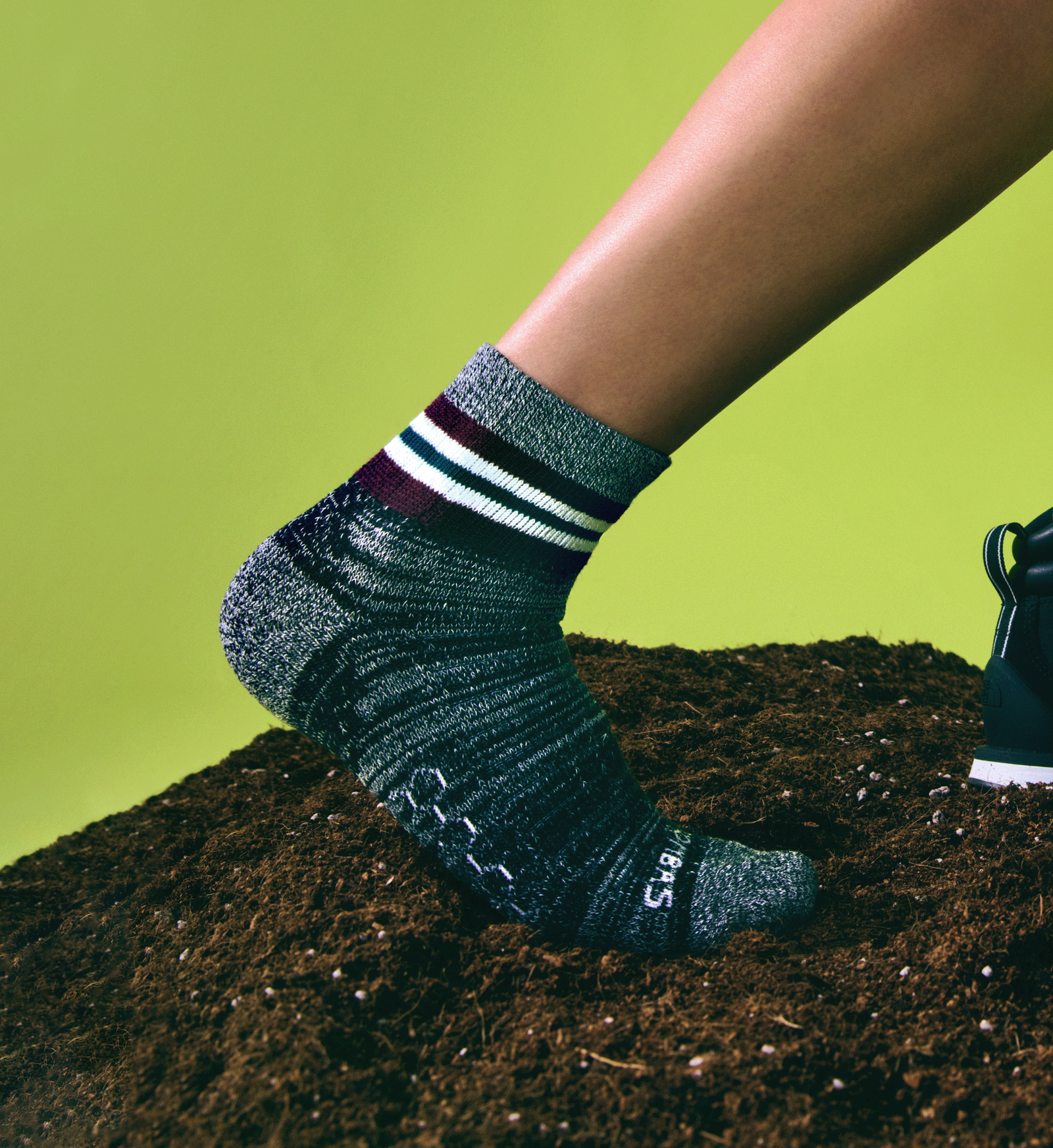 official-bombas::10013-black-midnightplum-adult-unisex-onmodel-0-transparent.png