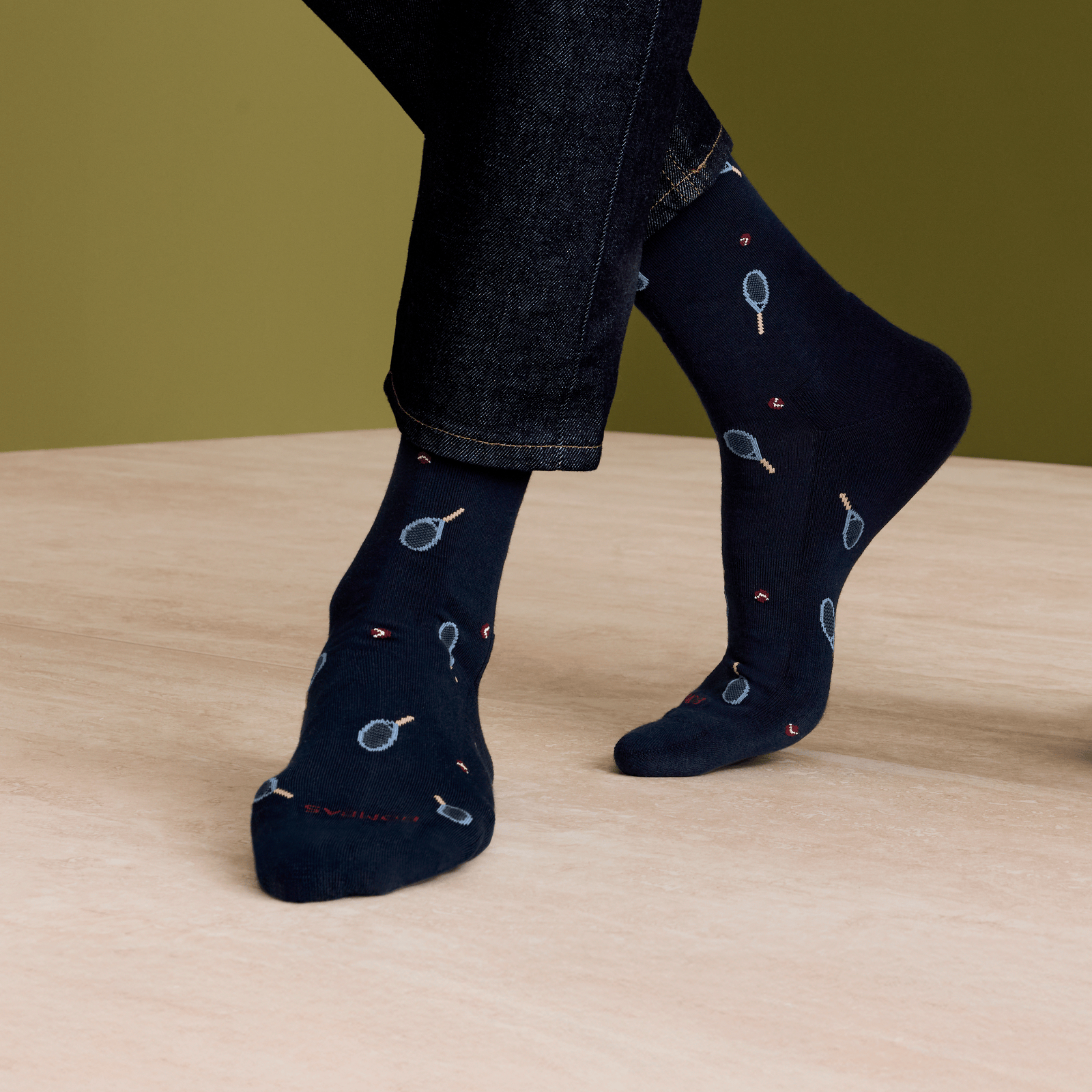 official-bombas::10078-nightfallnavy-adult-male-onmodel-00-transparent-v3.png