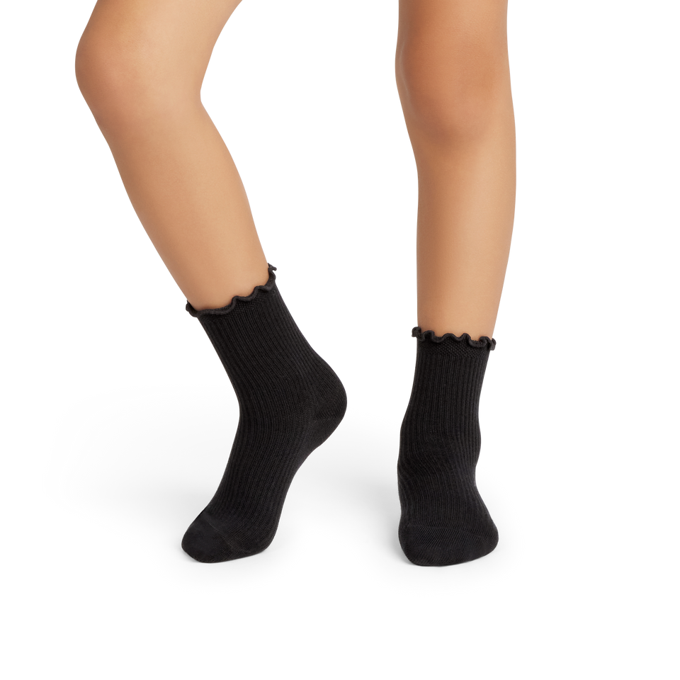 Ruffle Rib Calf Socks - black JO1 [10095]