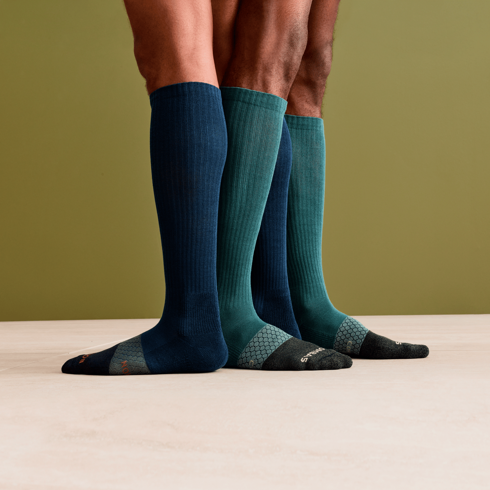 official-bombas::10126-moonlight-washedblack-adult-male-onmodel-0-transparent-v3.png