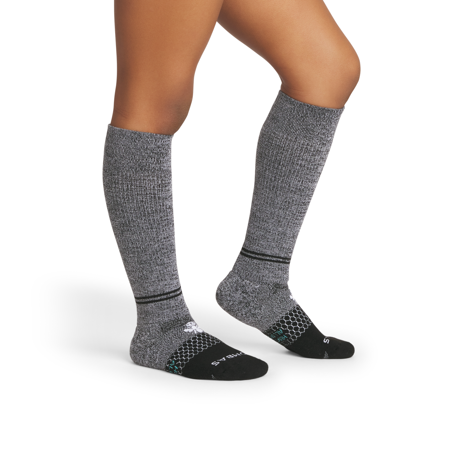 official-bombas::10480-black-white-youth-unisex-onmodel-2-transparent.png