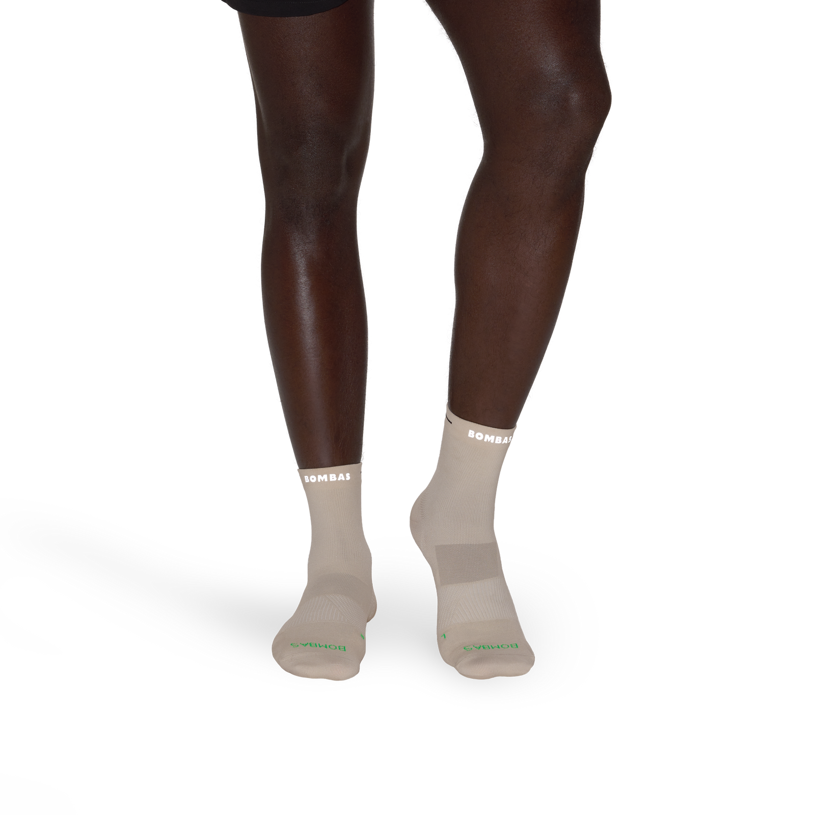 official-bombas::11061-pebblesand-adult-male-onmodel-3-transparent.png