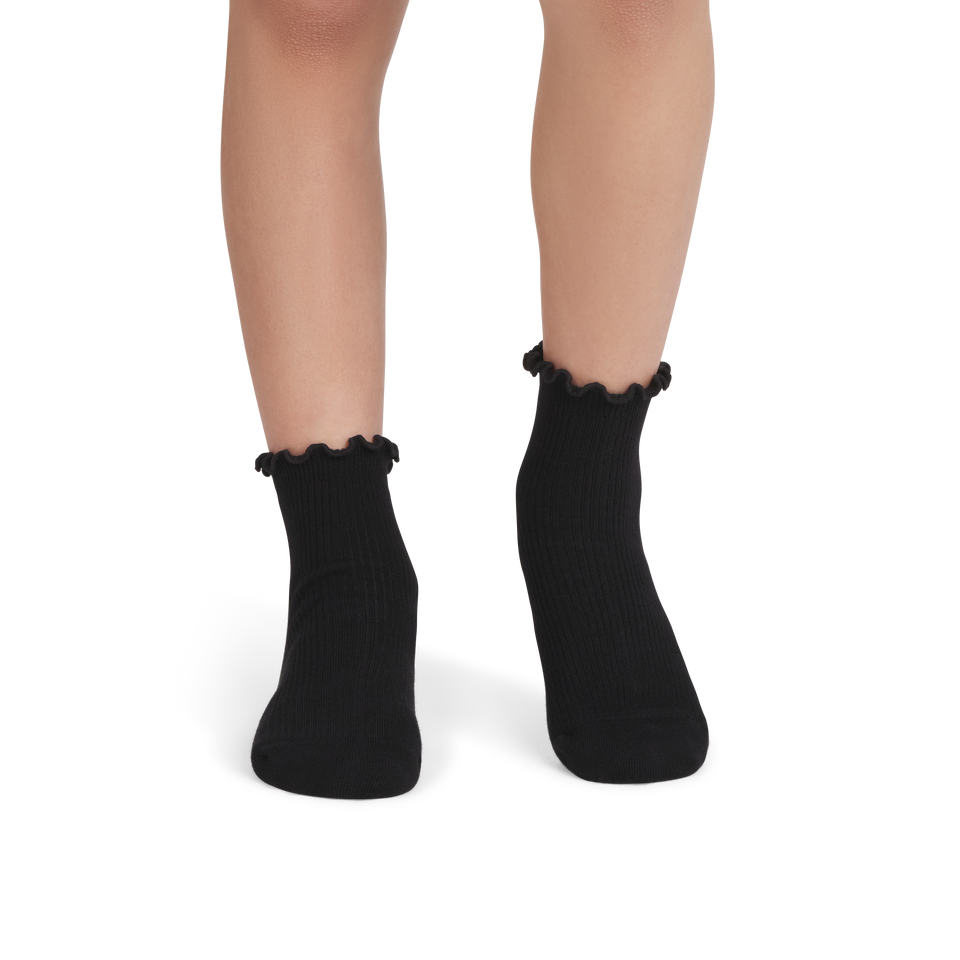 Ruffle Rib Quarter Socks - black YO1 [8562]