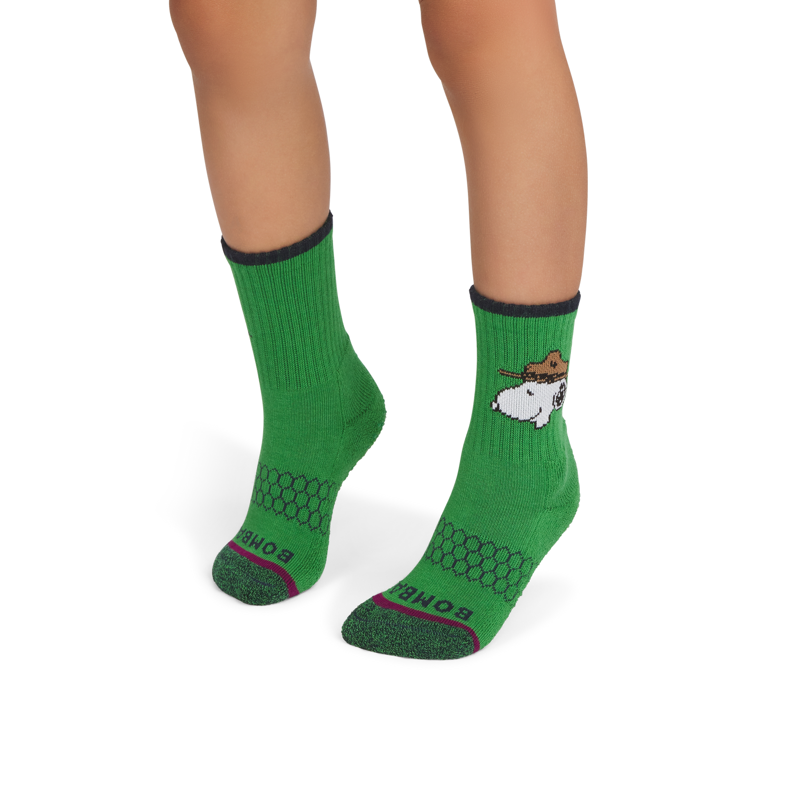 official-bombas::9653-lushgreen-junior-unisex-onmodel-3-transparent-_1_.png