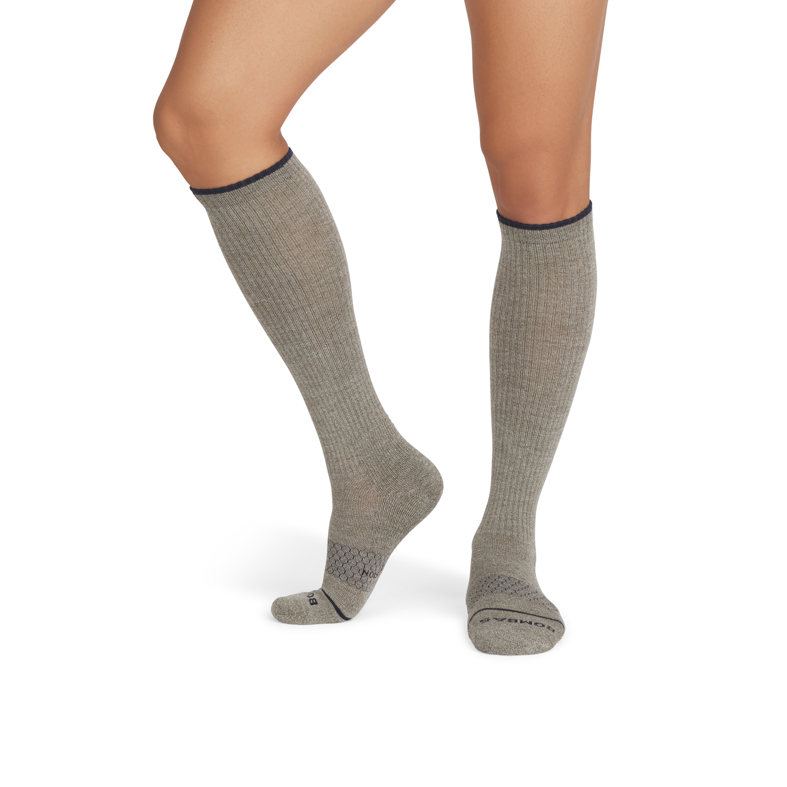official-bombas::9821-slategreen-midnightnavy-adult-male-onmodel-2-transparent.png