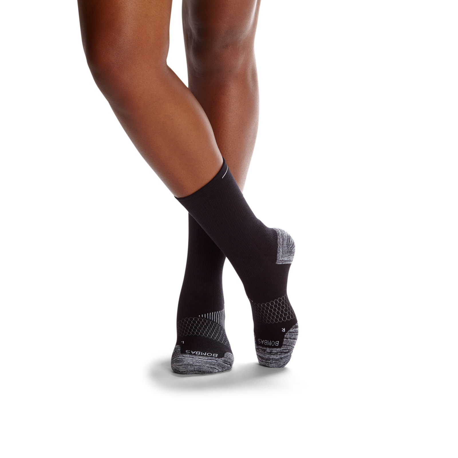 official-bombas::black-bee-onmodel-1-transparent_ecb18d85-08a7-4154-afdf-e7e95cdf6a89.png